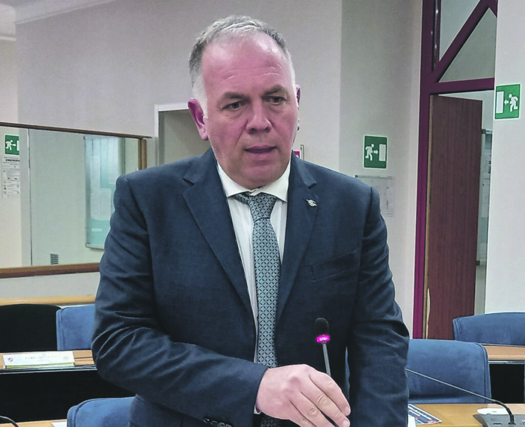 Cefaratti chiede le dimissioni di Toma: il parere sul Gemelli dice il contrario di quel che lui afferma