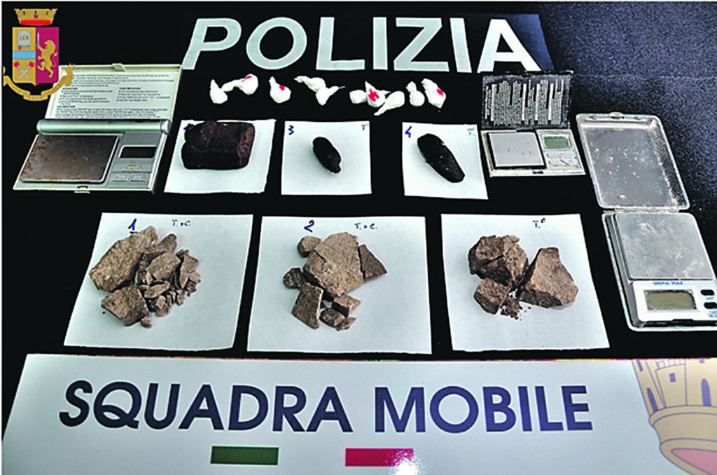 Campobasso. La Polizia arresta due pusher incalliti: 160 grammi di droga e una lista di consumatori