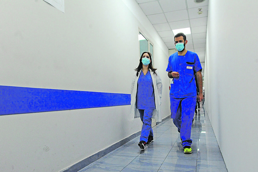 POLICLINICO DI BARI APRE AL COVID IL PADIGLIONE BALESTRAZZI ATTIVI QUARANTAQUATTRO NUOVI POSTI LETTO OSPEDALE STRUTTURA OSPEDALIERA PERSONALE SANITARIO INFERMIERI MEDICI IN CORSIA