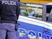 Eroe in divisa salva un bimbo di due anni che rischia di soffocare