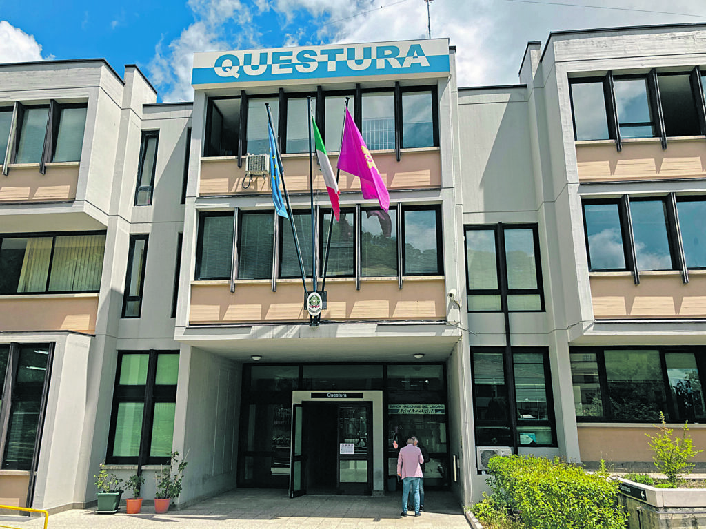 Campobasso. Furto al bar Leopardi, i ladri fanno razzia di tabacchi e Gratta&vinci