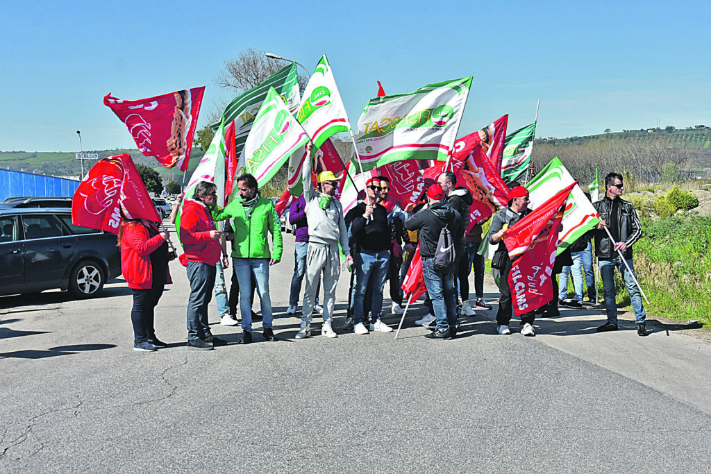 «Con 940 euro al mese non riusciamo a vivere»