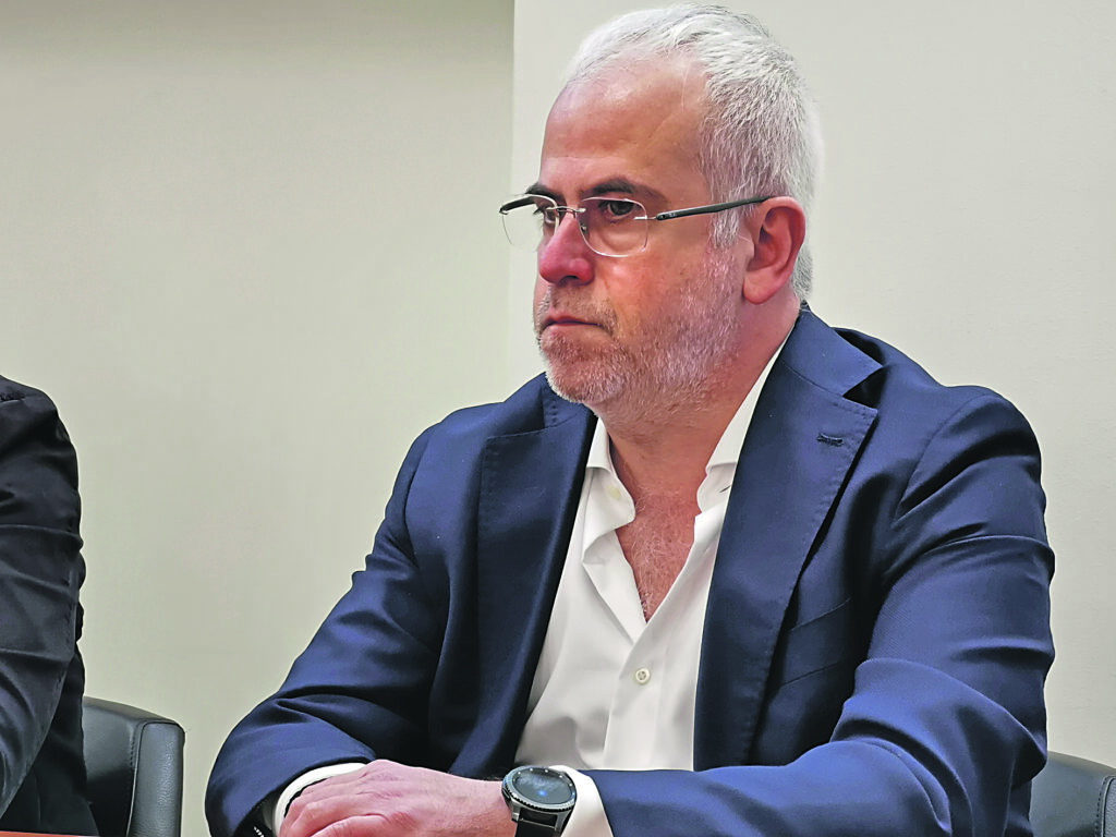 I coraggiosi sul campo e gli urlatori a soffiare sul dolore