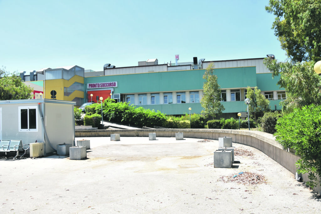 Santa Croce di Magliano. Si ribalta col suo trattore, 53enne ferito alla gamba