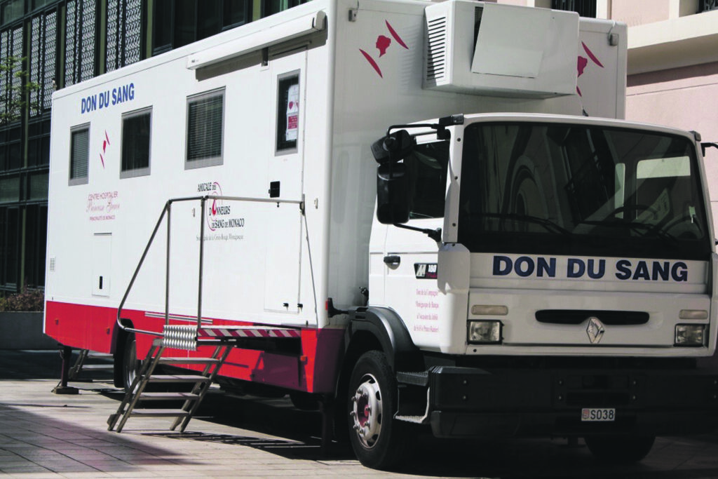 Il Principe Alberto dona un’autoemoteca all’Avis. Si rafforza il patto col presidente Fiods Massaro