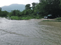 Un fiume di acqua e fango sulla statale 17: paura e disagi