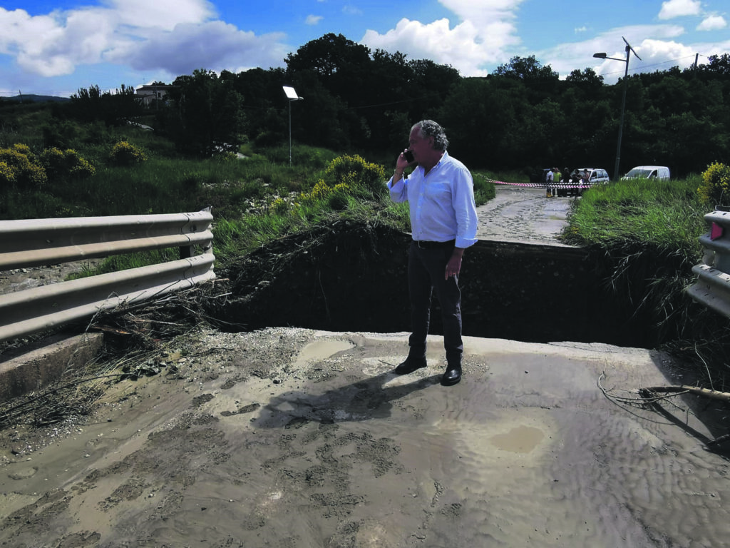 Bomba d’acqua su Trivento, esonda il torrente Rio e si apre una voragine