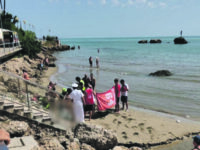 78enne stroncato da un malore mentre passeggia in acqua a Vasto