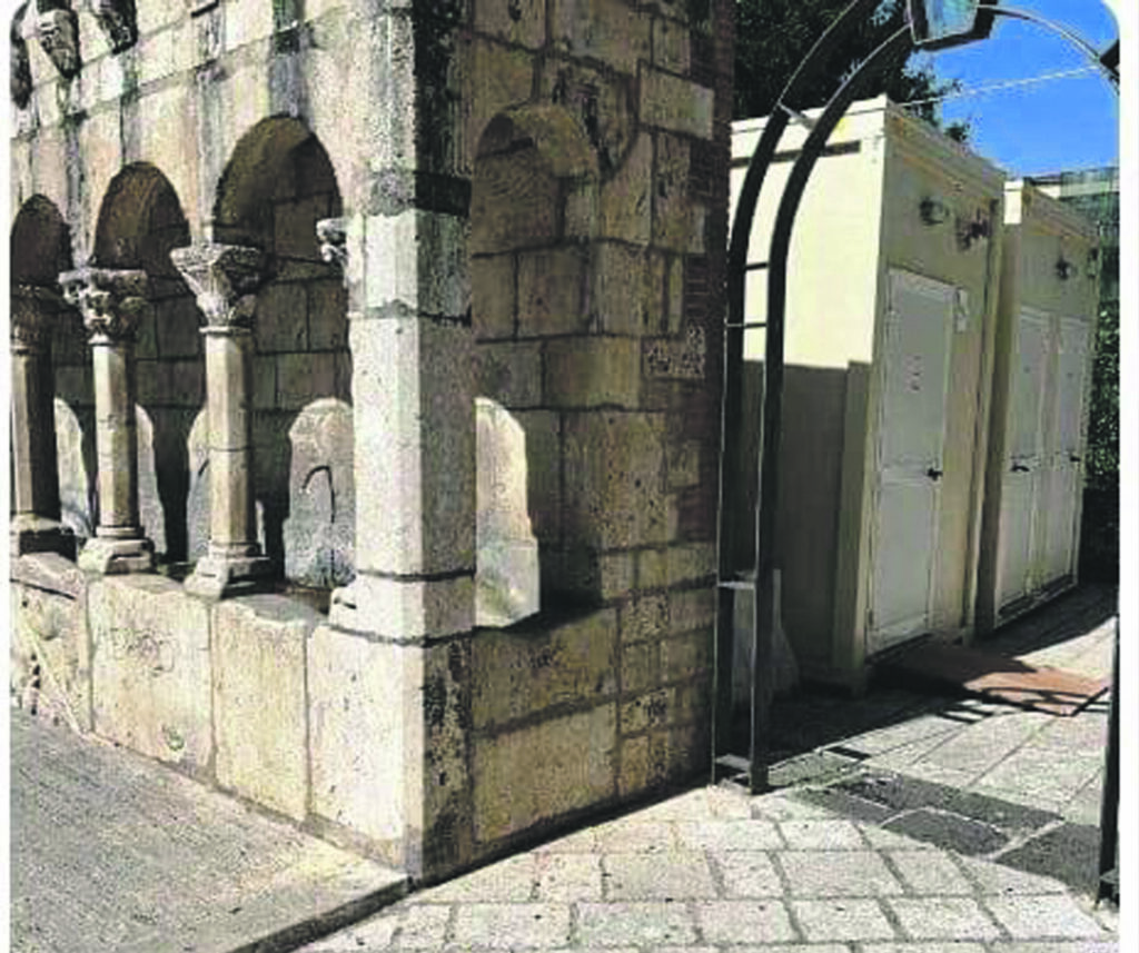 Bagni chimici accanto alla Fontana Fraterna: scoppia il caos a Isernia