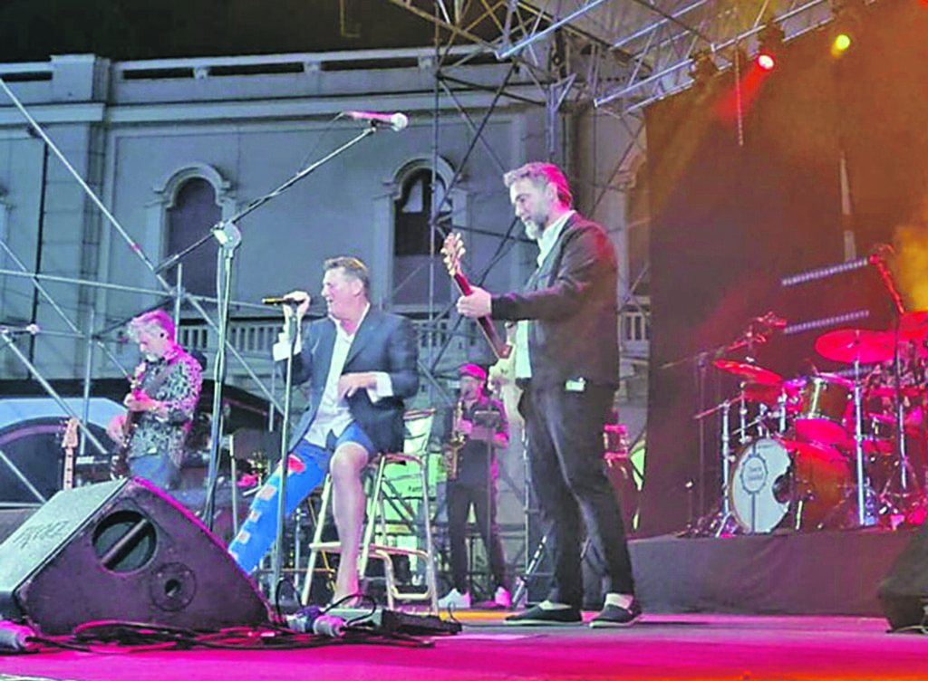 Scivola e si rompe la rotula: annullato il concerto di Hadley a Campitello Matese