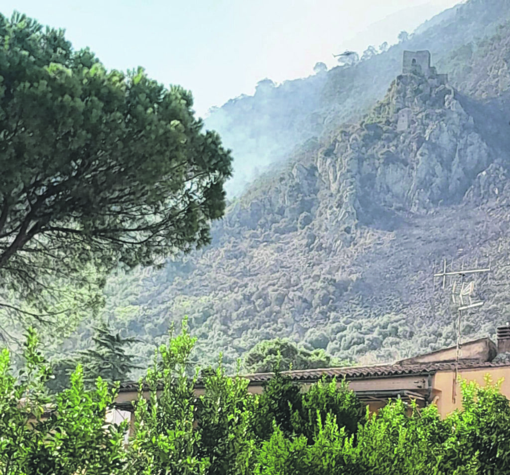 Venafro. Monte Santa Croce continua a bruciare, Ricci: ferita che fa male al cuore