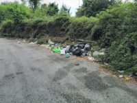 Venafro. Galleria Nunziata Lunga, cumuli di rifiuti danno il “benvenuto” ai turisti