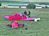 Perde quota e trancia i cavi elettrici, ultraleggero precipita a Campochiaro