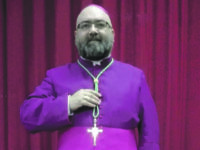 Il patriarca anti Bergoglio vuole dire messa, Cibotti: fedeli a rischio scomunica