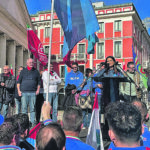 Lavoratori e pensionati in piazza contro la Finanziaria di Meloni