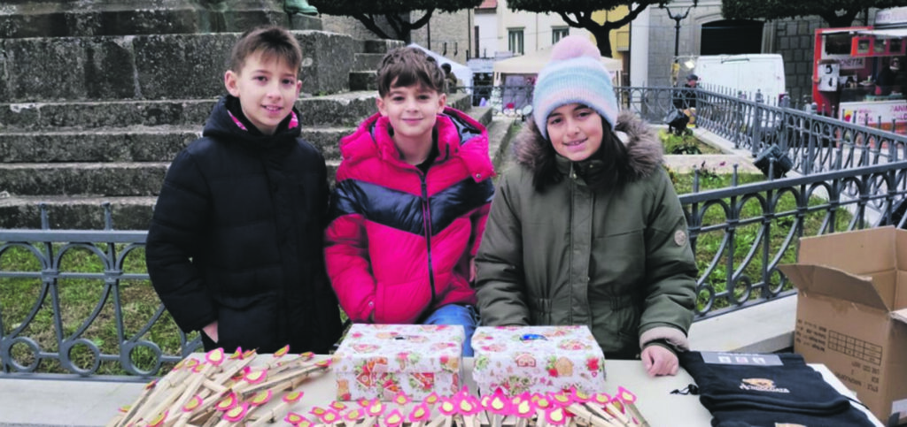 Agnone. Realizzano e vendono ‘ndoccette’ per aiutare una famiglia in difficoltà: il grande cuore di Andrea, Michele e Mariangela