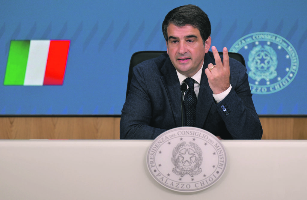 Il ministro degli Affari europei, il Sud le Politiche di coesione e il Pnrr, Raffaele Fitto, durante la conferenza stampa al termine della cabina di regia, Roma, 11 luglio 2023. ANSA/ETTORE FERRARI