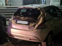 Bojano ostaggio del vento. E i tetti ‘volano’ sulle auto