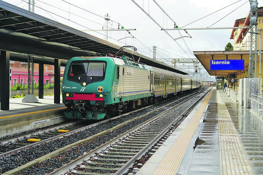 Isernia. Giornata storica per il trasporto su ferro: arriva il primo treno elettrico