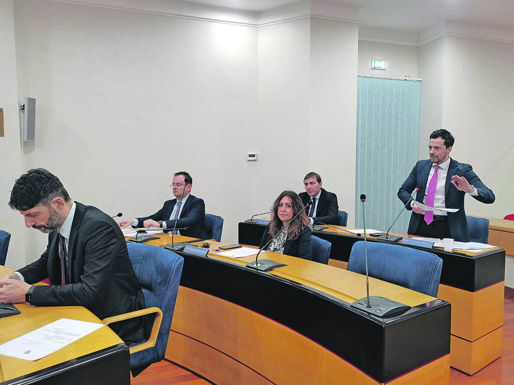 Casi ambulanze, l’accusa: sono il simbolo della deriva