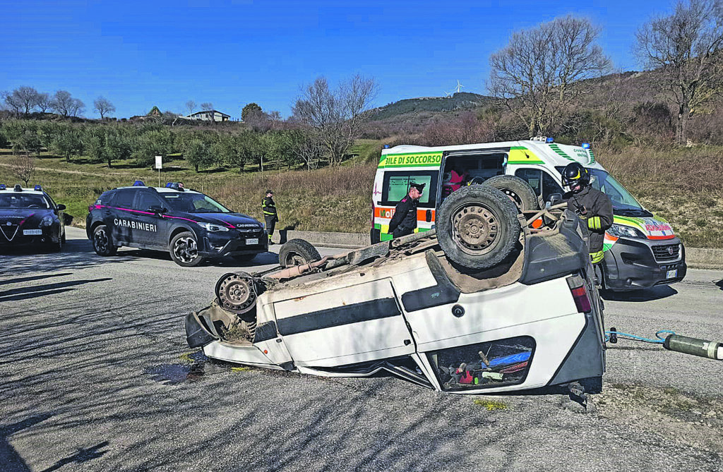 Si ribalta con l’auto: muore un anziano a Macchiagodena