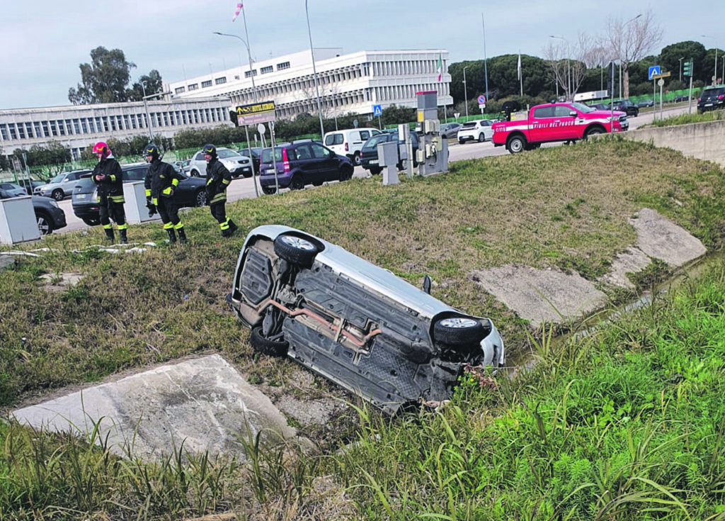 Termoli. Esce fuori strada e finisce nel canale, 64enne miracolato