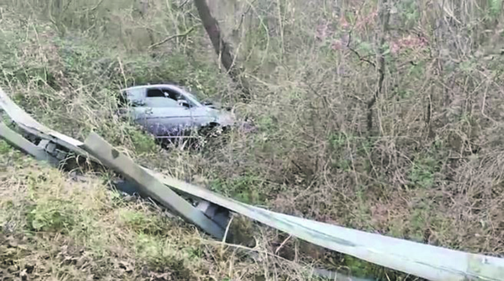 Incidente sulla Bifernina: sfonda il guardrail e finisce in una scarpata, miracolata