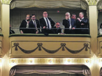 Giorgia Giorgia Giorgia… cori per la leader di FdI. In teatro anche un palchetto per i “fratelli d’Italia”