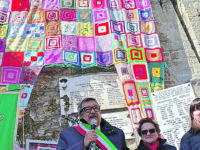 Belmonte del Sannio, 350 mattonelle all’uncinetto per dire no alla violenza di genere