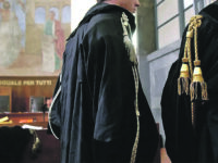 Minacce, insulti e pedinamenti all’ex marito: a processo per stalking una 69enne di Agnone