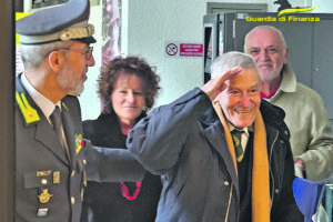 Campobasso. Il maresciallo Peccia festeggia i cent’anni tra l’affetto dei colleghi delle Fiamme gialle