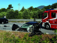 Pauroso frontale sulla SS 85, 19enne in gravi condizioni