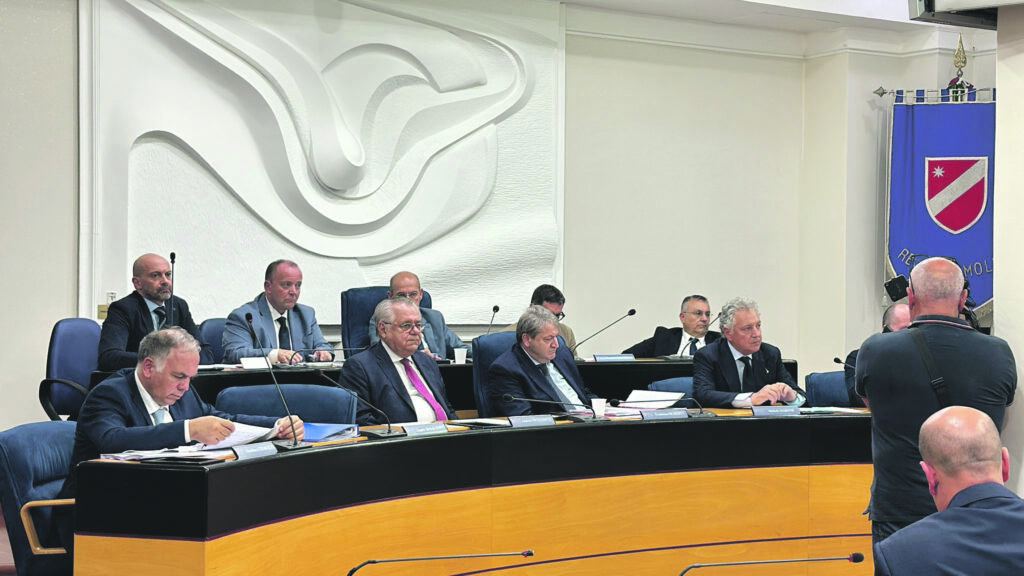 In Aula battaglia sui treni, «monitoriamo, correzioni se saranno necessarie»