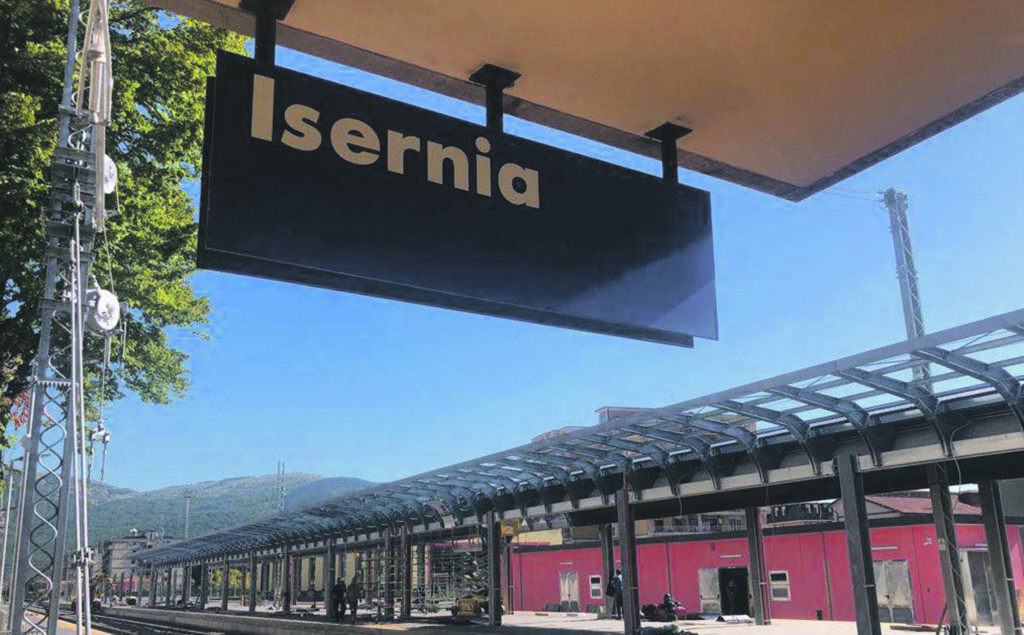 Treni, che ‘passione’ per i pendolari: altra giornata di disagi sulla tratta per Roma