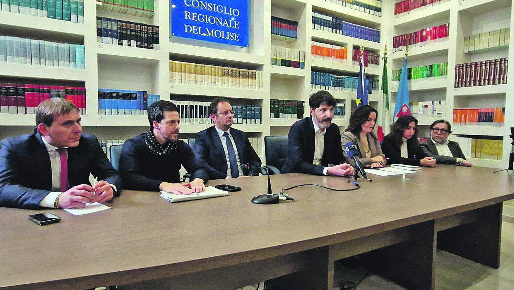 Le opposizioni sulle barricate: oggi i funerali della reputazione del Molise