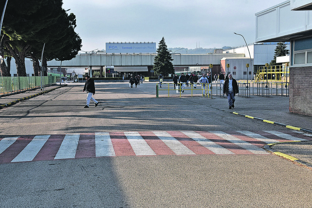 Stellantis: crollano gli utili e cala il premio, «fortemente delusi»