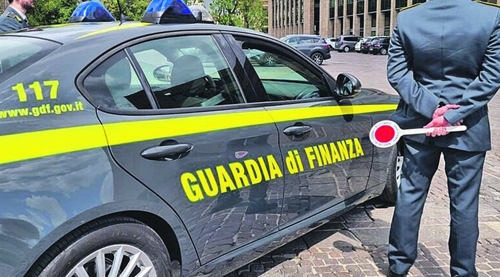 Colli a Volturno. Evade dalla sorveglianza e guida senza patente, fermato dalla Finanza