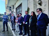 Le opposizioni alzano il livello dello scontro: «Non c’è serenità, valuti il passo indietro»