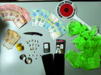 Campobasso. Estraggono un coltello e lo rapinano, in manette