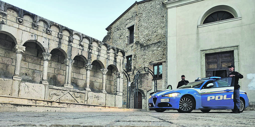 Isernia. Molesta una minorenne in pieno centro: arrestato