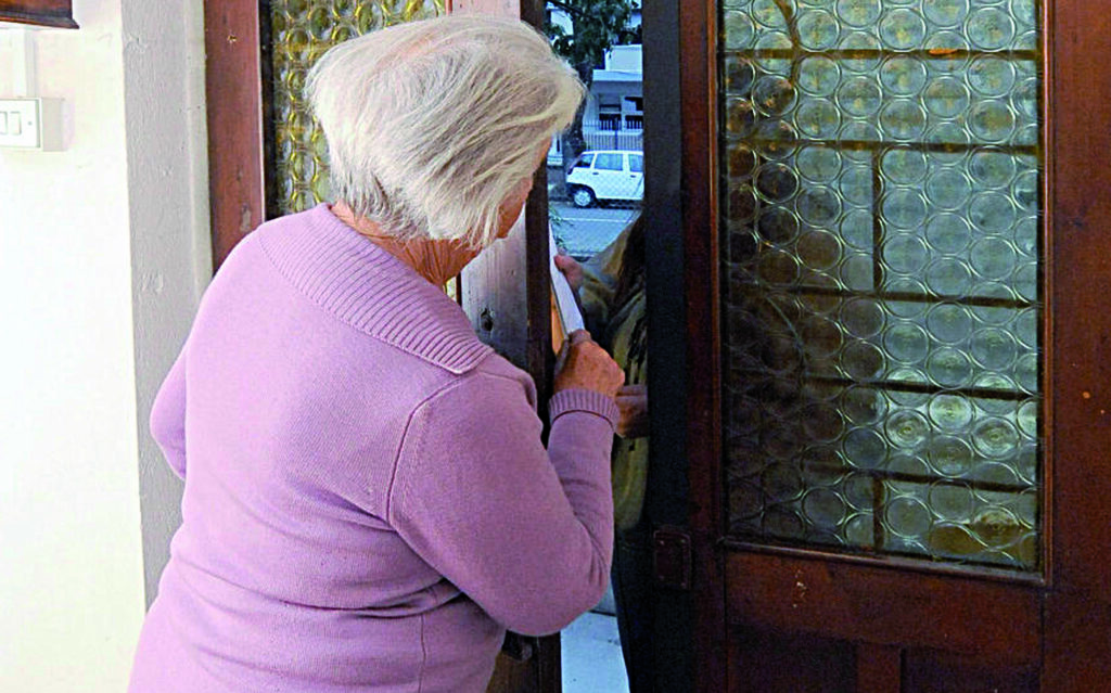 Finto carabiniere viola le misure e finisce in carcere