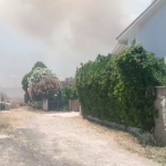 Incendi divampano in diverse zone costiere