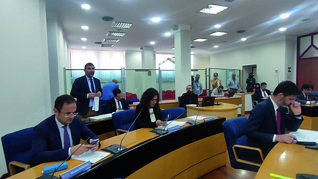 Intramoenia, la risposta della giunta non soddisfa i 5 stelle