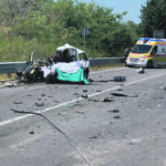 Tragedia sulla statale 87: auto contro pullman, muore una 54enne