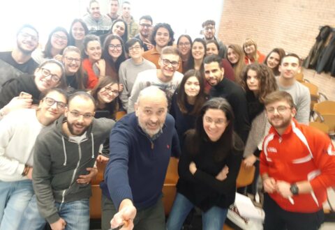 L’addio degli studenti al prof Capobianco: non lo dimenticheremo mai