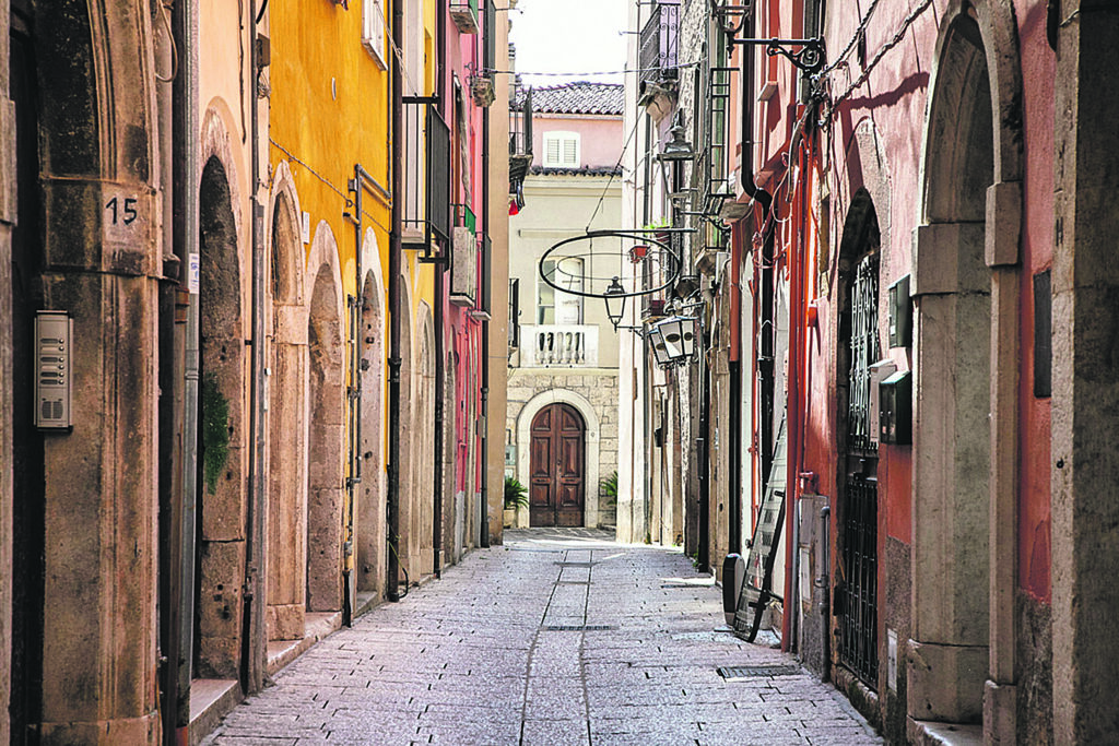 L’ombra della prostituzione sul centro storico, il grido d’aiuto dai residenti