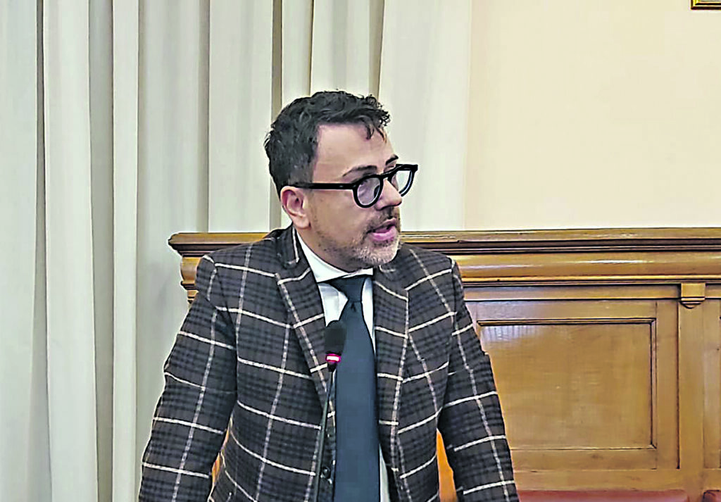 Il centrodestra in stallo attende le mosse di Roma