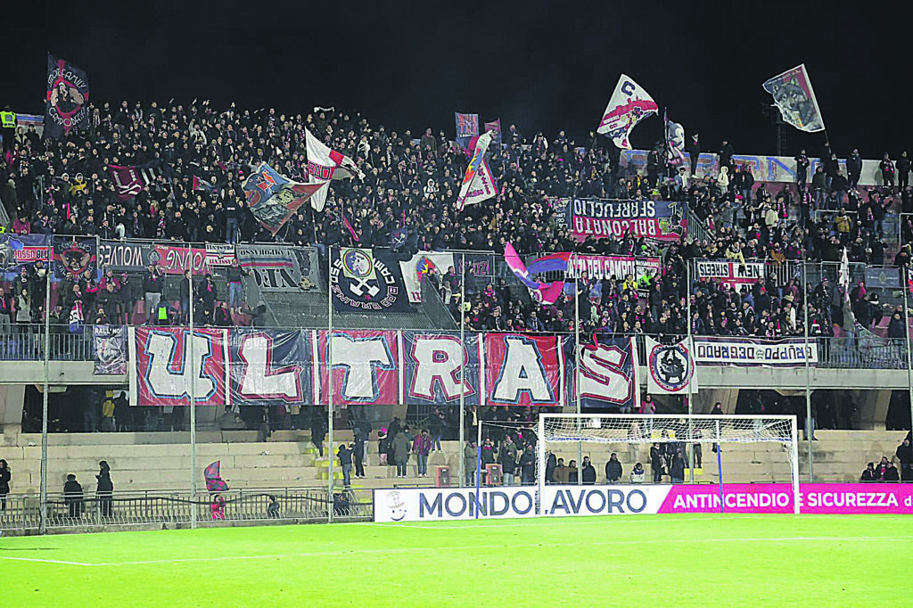 I Lupi scalpitano, domani c’è l’esordio assoluto