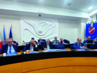 Mozione su Gaza bocciata mentre fuori va in scena la protesta