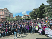 Torna la piazza, guanto di sfida ai commissari: l’ospedale non si tocca